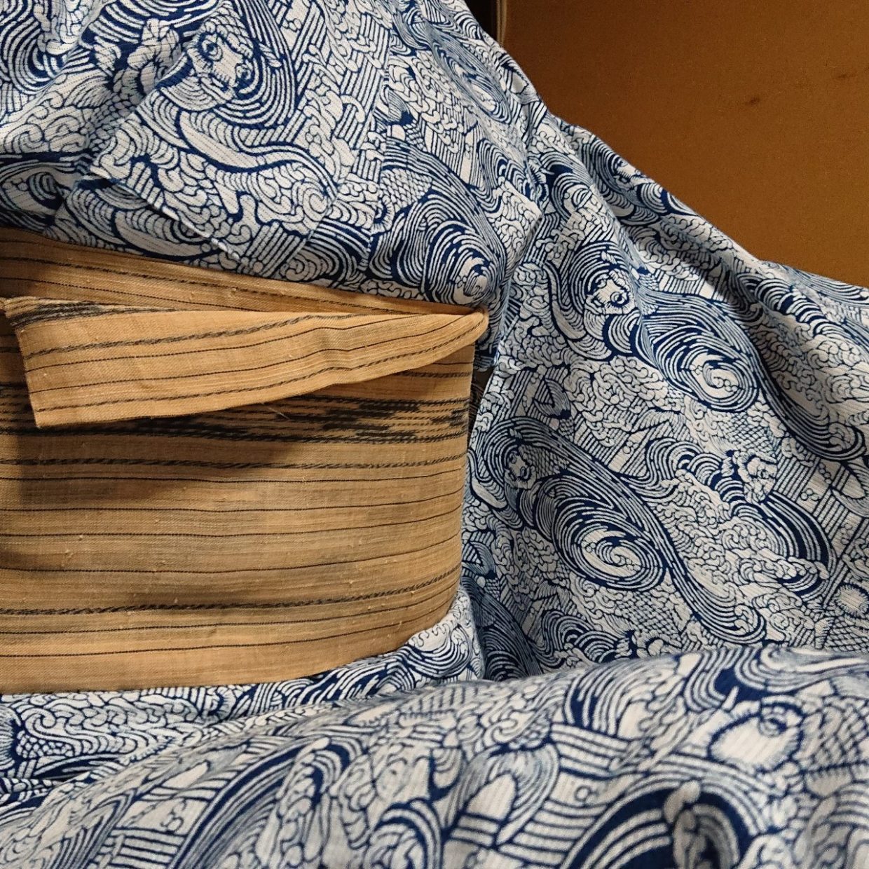 浴衣　長板中型　面絽　鯉の滝登り　芭蕉布の半巾　今小路 あま宮　葉月の着物