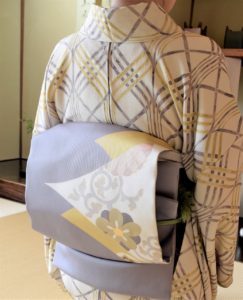 名古屋帯　覗き唐花　小紋　立枠