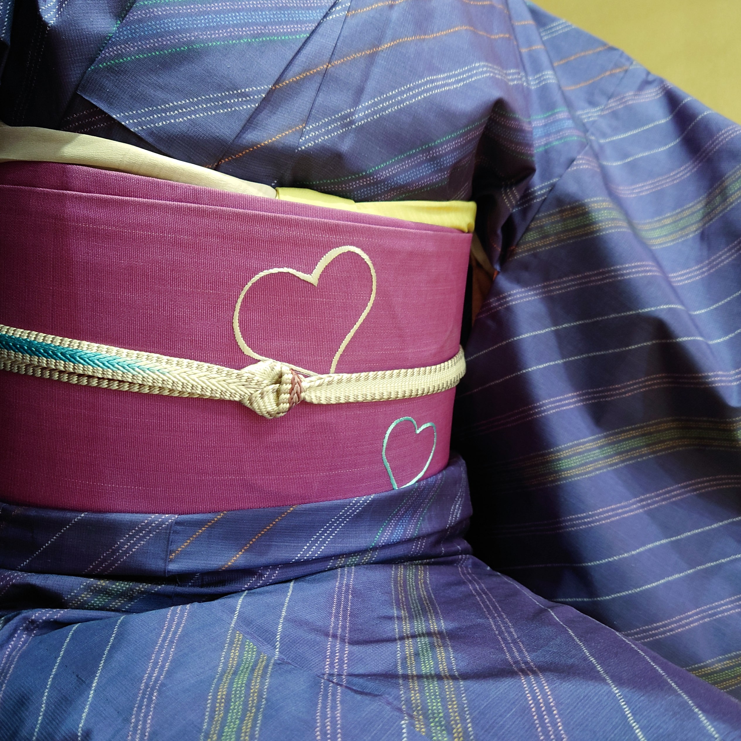 単衣 大島紬 色大島 バイアス縞 一元絣 織の九寸名古屋帯 手織 草木染め 刺繍 メッセージ 今小路 あま宮 神無月のキモノ