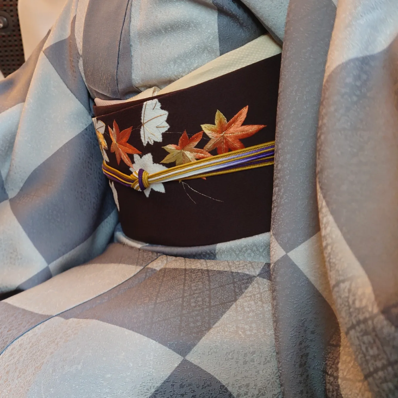 小紋 ロウケツ 二釜市松 鳳凰丸文 緞子 絞りと刺繍 紅葉 今小路あま宮 別誂え 季節の染帯 霜月のキモノ