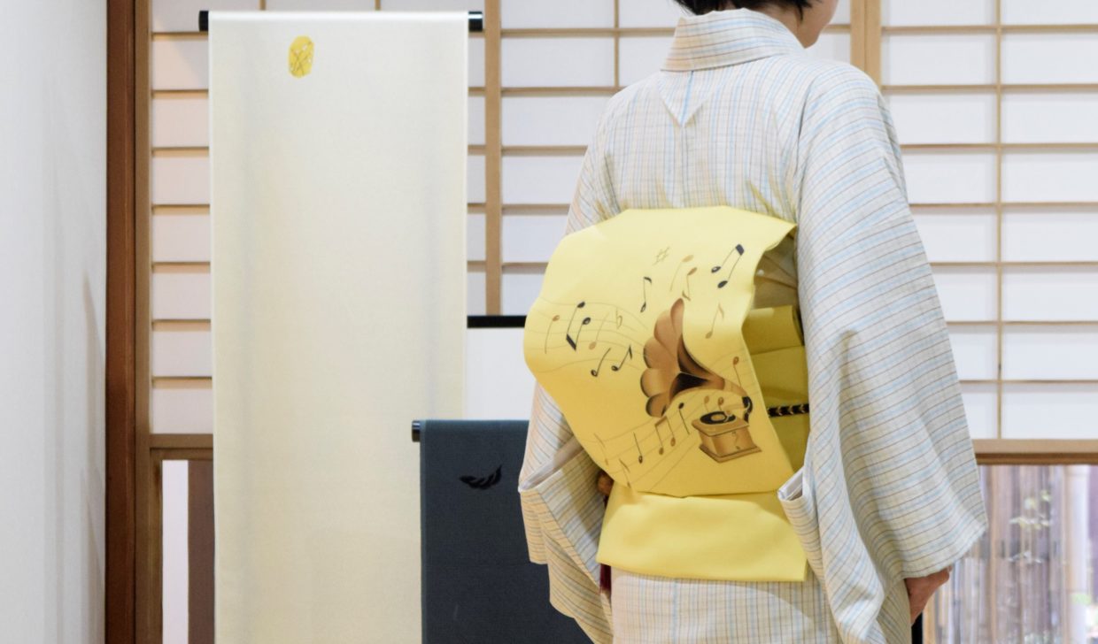 紬　真綿　地機　多色格子　塩瀬の染帯　蓄音機　レコード　今小路 あま宮 　師走のキモノ