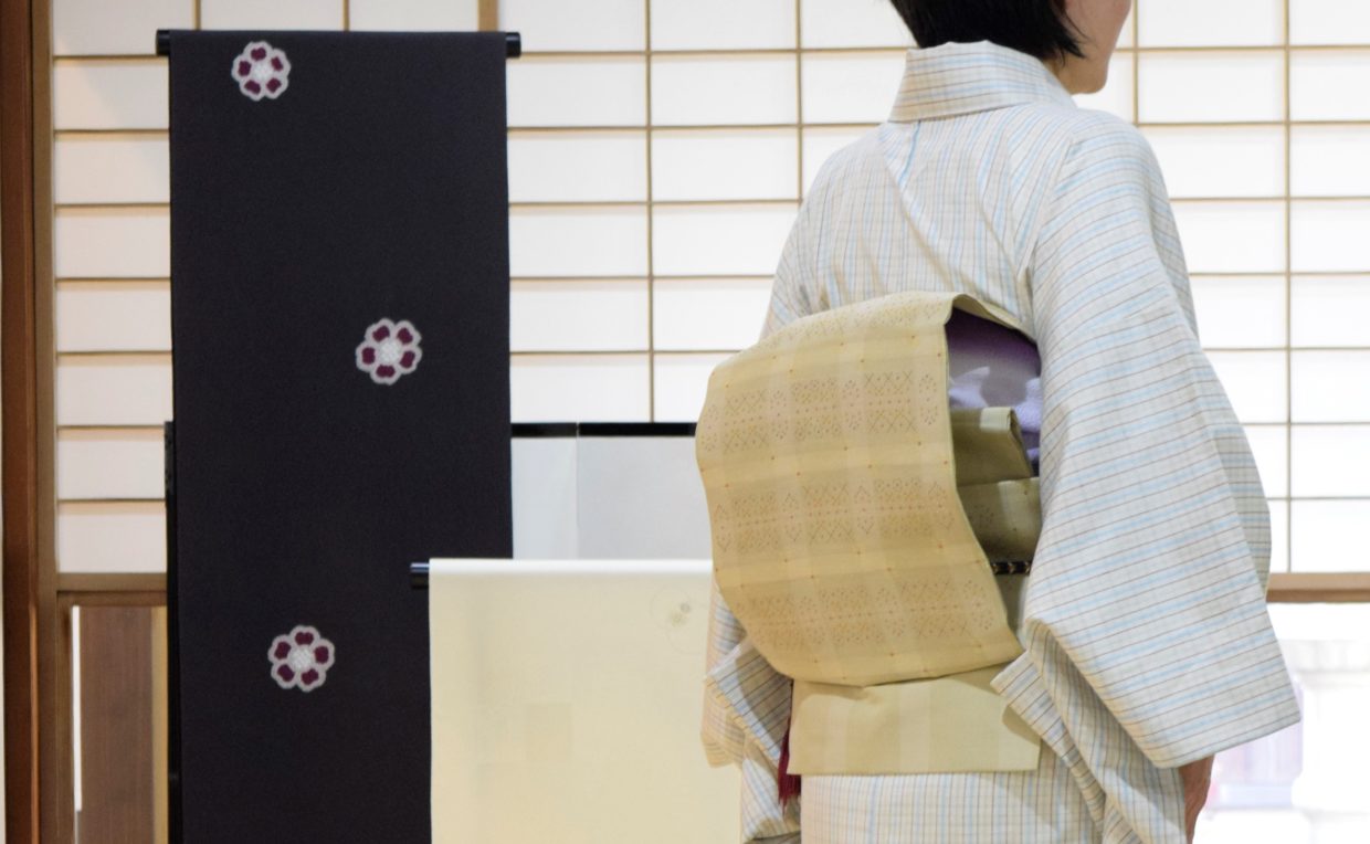 真綿紬　地機　多色格子　織の九寸名古屋帯　手織　草木染め　花織　今小路 あま宮　睦月のキモノ