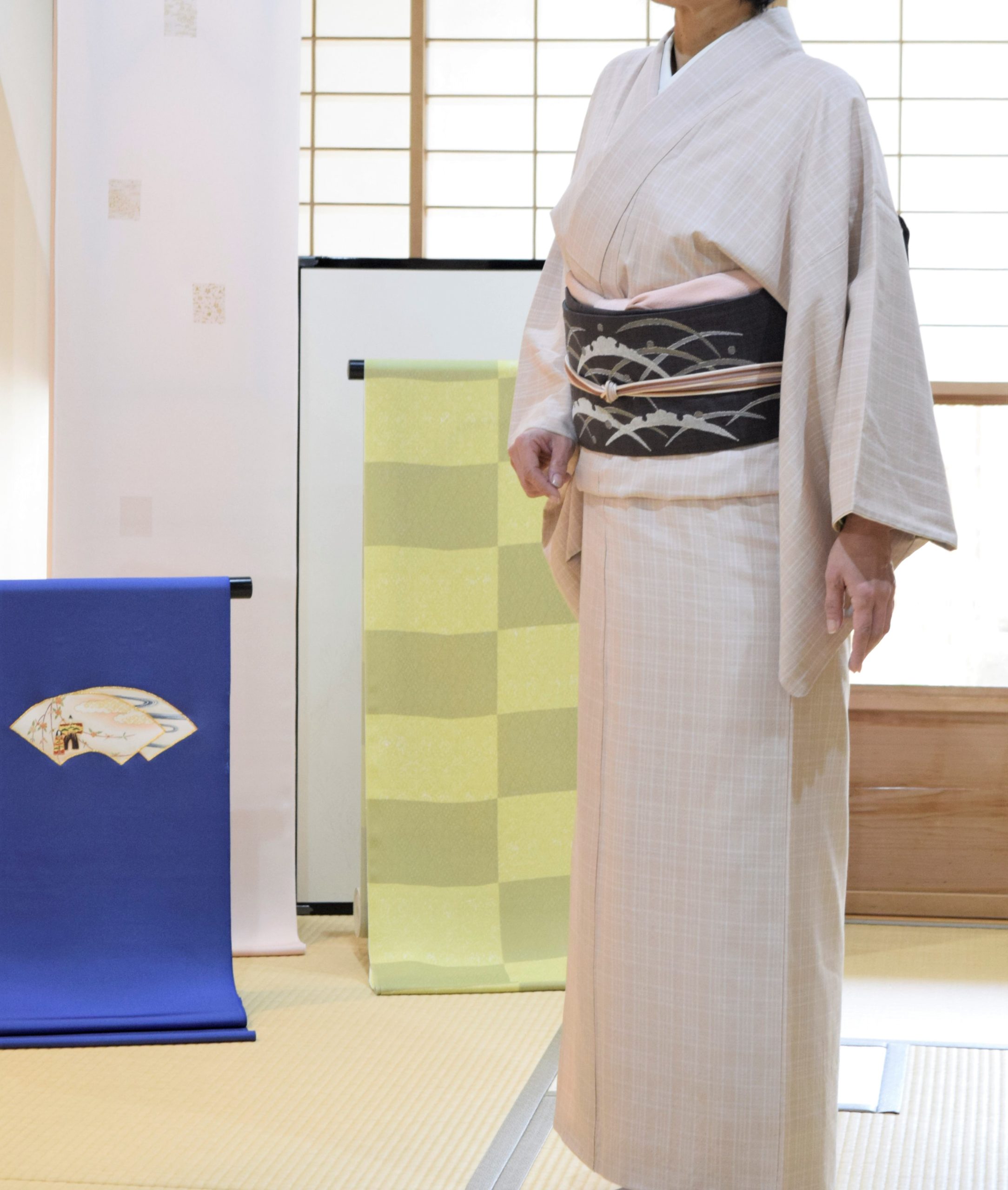 本場結城紬 地機 灰桜色 格子 織の九寸名古屋帯 手織 草木染め モール 雪輪露芝 夢訪庵 今小路 あま宮 如月のキモノ