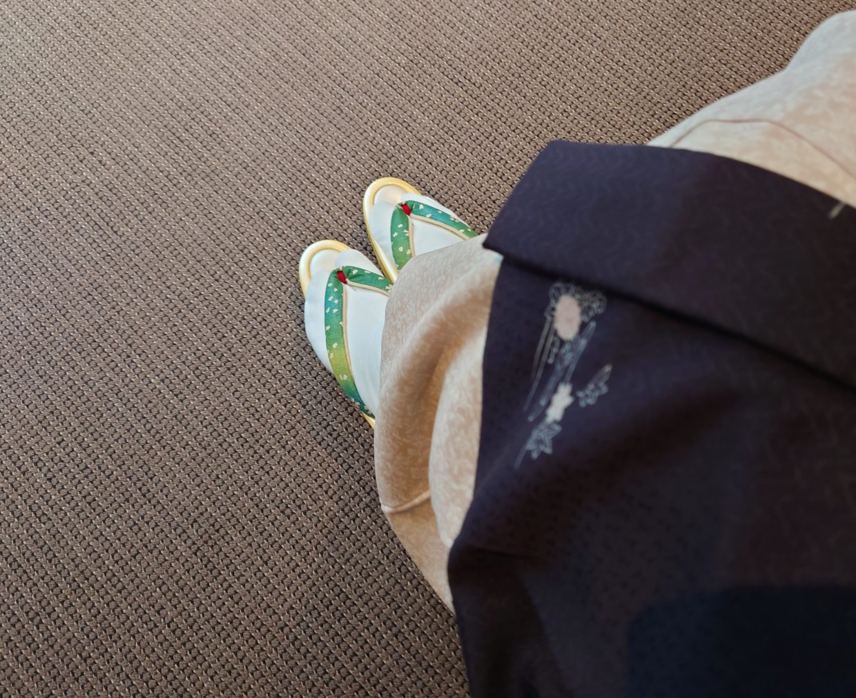 羽織　袷　小紋羽織　飛び柄　御所解　今小路 あま宮　装履　和紙花緒　桜　祇園ない藤　弥生のキモノ