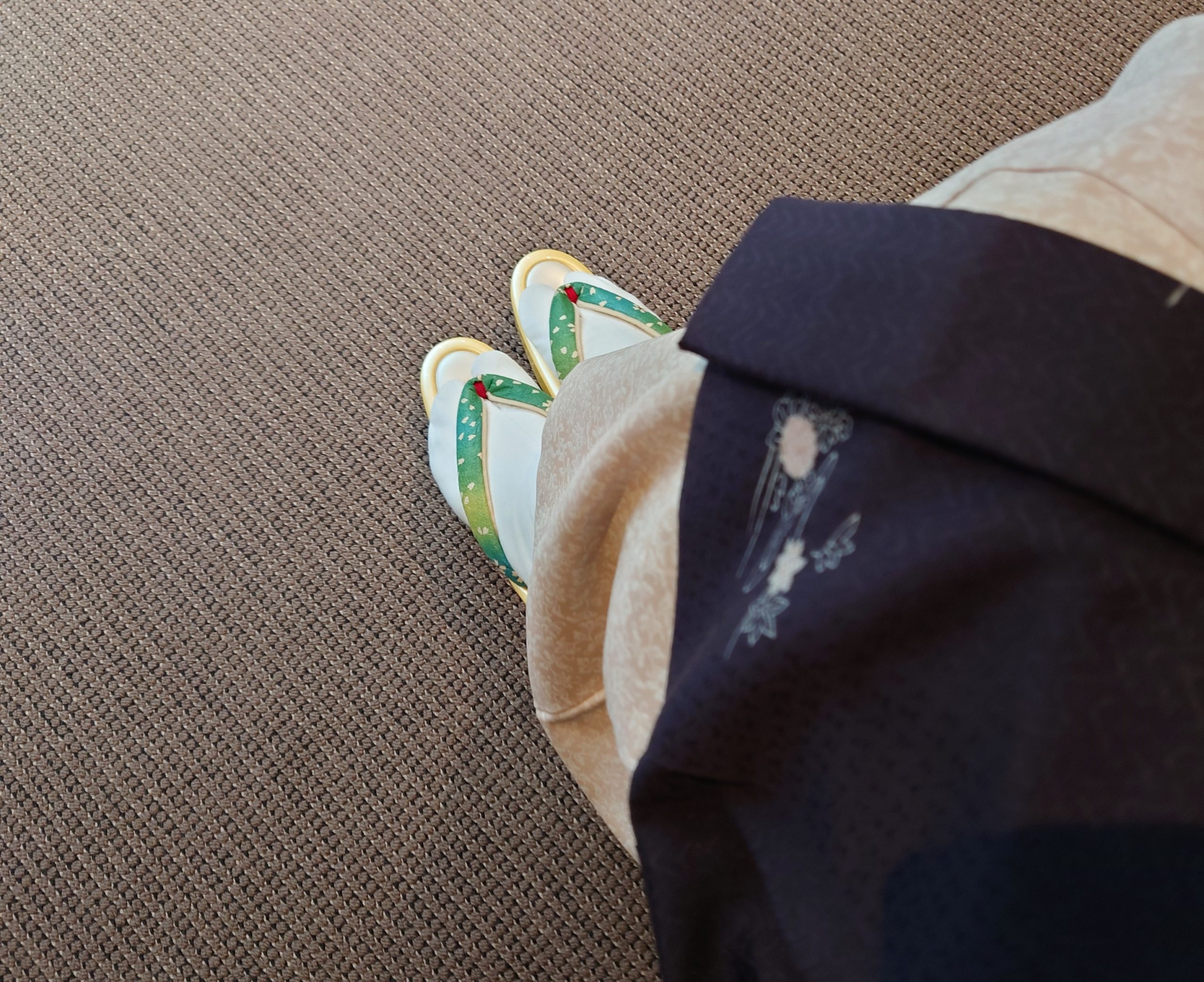 羽織 袷 小紋羽織 飛び柄 御所解 今小路 あま宮 装履 和紙花緒 桜 祇園ない藤 弥生のキモノ