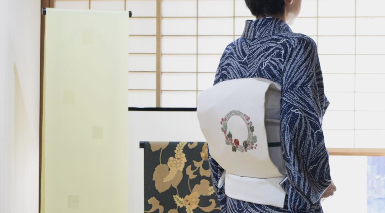 小紋　伊勢型小紋　真糊　吹雪芽柳　塩瀬の染帯　季節の染帯　クリスマスリース　今小路 あま宮　師走のキモノ