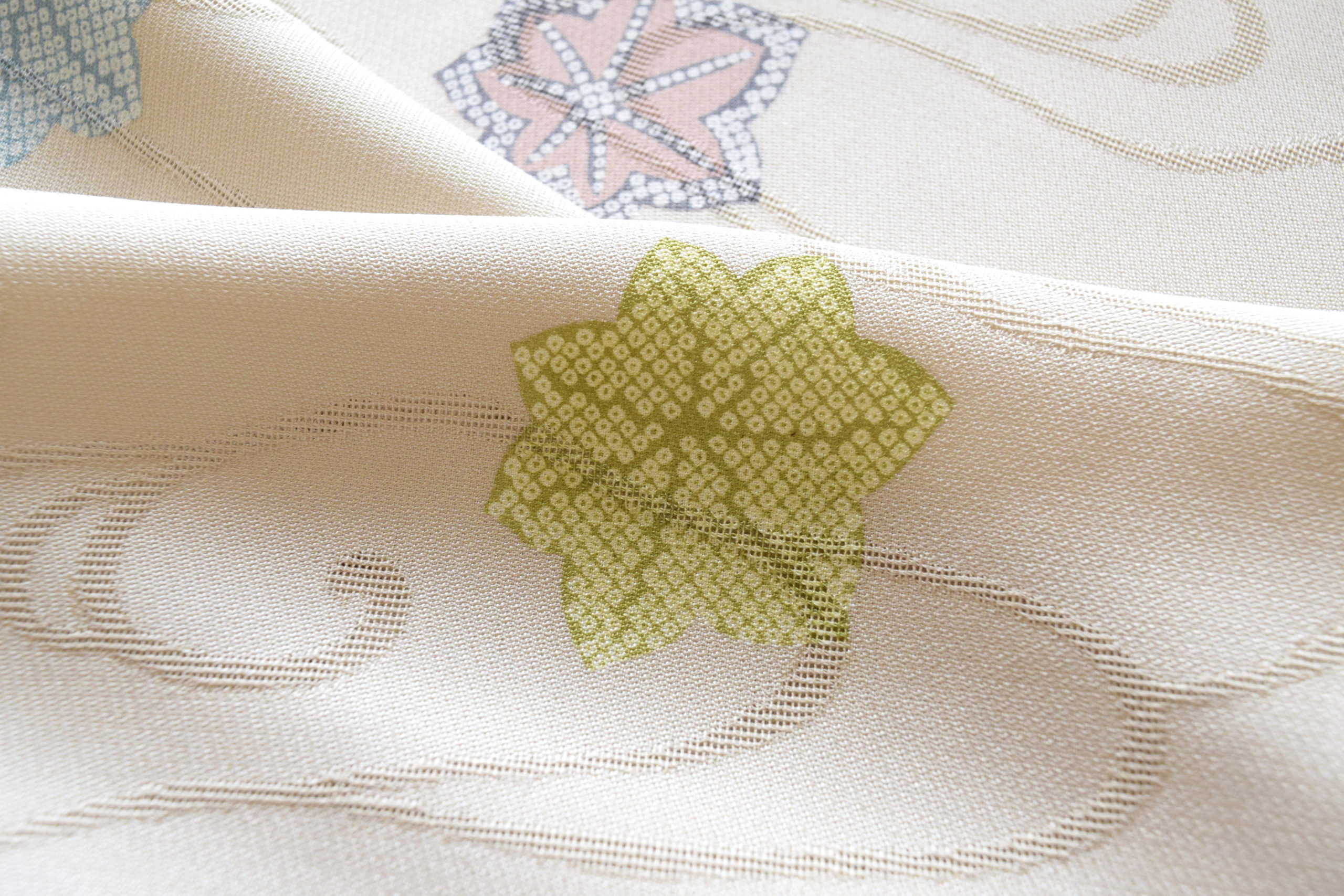 単衣小紋 流水地紋 に 疋田楓 真糊 伊勢型小紋 今小路 あま宮