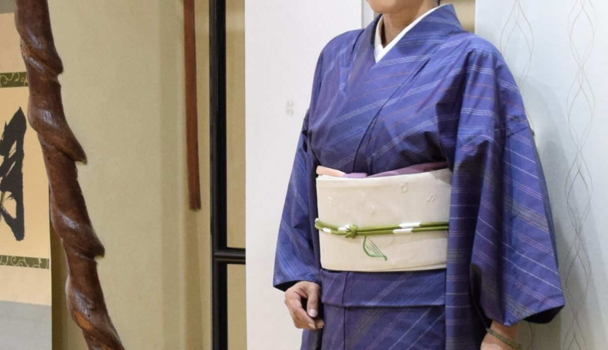 単衣　大島紬　本場大島紬　絣　バイヤス縞絣　織の九寸名古屋帯　草木染め　手織　手刺繡　天使とハープ　夢訪庵　今小路 あま宮　神無月のキモノ