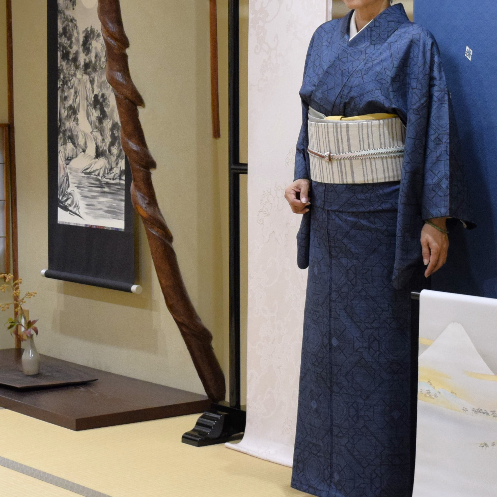 袷 泥藍大島 本場大島紬 蜀江 織の九寸名古屋帯 手織 草木染め 夢訪庵 伊予紬 縞 今小路 あま宮 雨の日のキモノ 霜月のキモノ