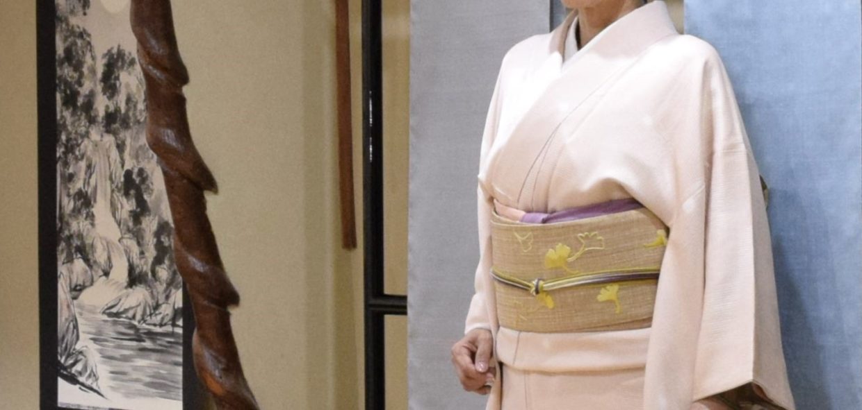 袷　小紋　飛び柄小紋　ほたる絞り　織の九寸名古屋帯　手織　草木染め　クリキュラ　刺繍　銀杏　夢訪庵　今小路 あま宮　霜月のキモノ