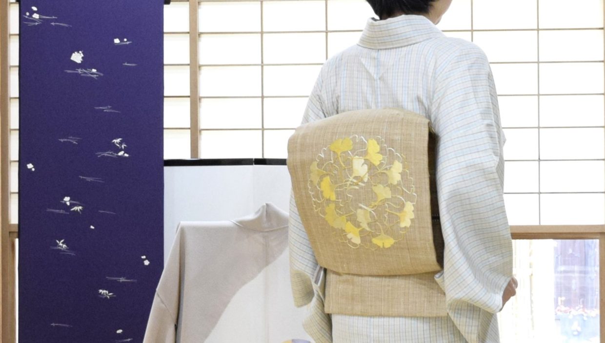 地機　真綿紬　多色縞格子　帯　クリキュラ　織の九寸名古屋帯　草木染め　手織り　刺繡　夢訪庵　銀杏　今小路 あま宮　霜月のキモノ