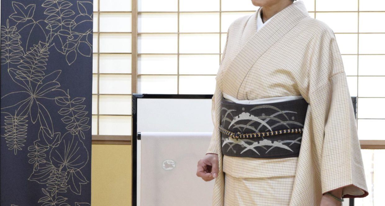 士乎路紬　茜染め　小格子　織の九寸名古屋帯　手織り　草木染め　モール糸　雪輪露芝　夢訪庵　今小路 あま宮　師走のキモノ