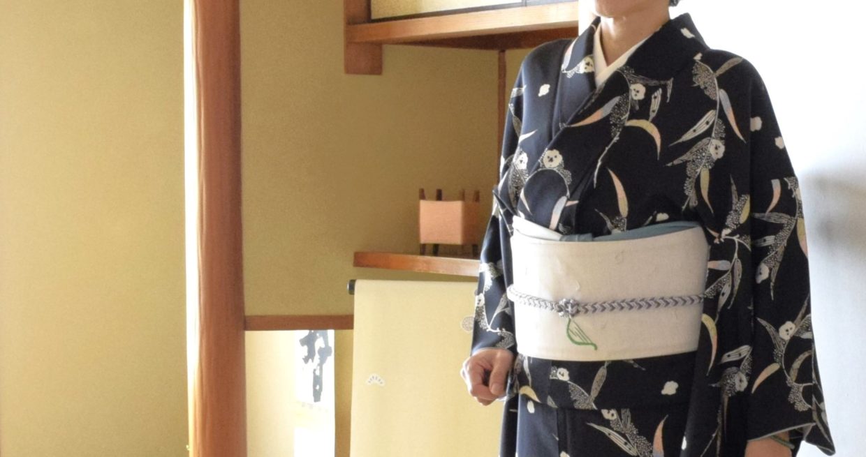 染紬　雪持ち柳　真糊　伊勢型小紋　通し裏　織の九寸名古屋帯　手織り　草木染め　刺繍　天使とハープ　夢訪庵　今小路 あま宮　如月のキモノ