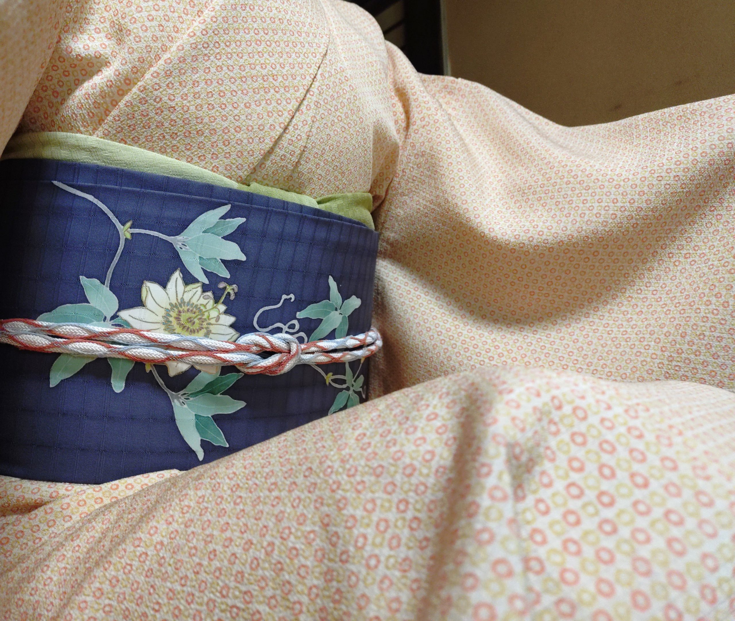 絽ちり 小紋 真糊 伊勢型紙小紋 丸並び 装履 祇園ない藤 麻 今小路 あま宮 水無月のキモノ 室町パトロール 夏帯 時計草