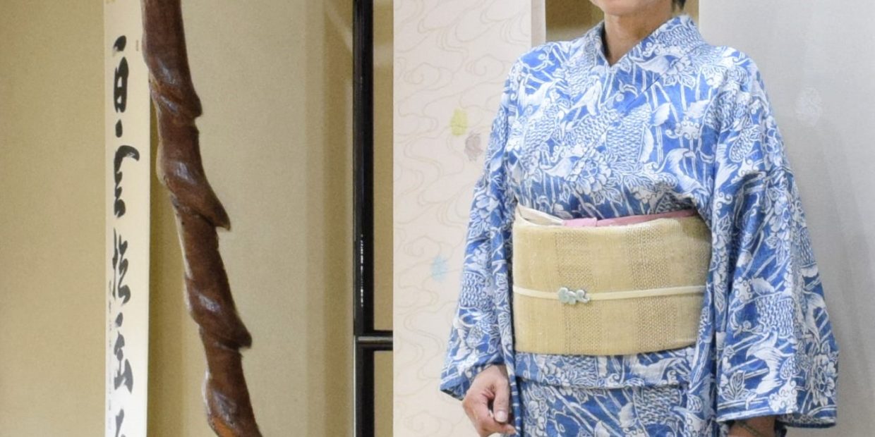 浴衣　松原忠　長板中型　両面染め　鯉に牡丹と柳　自然布　藤布　今小路 あま宮　文月のキモノ