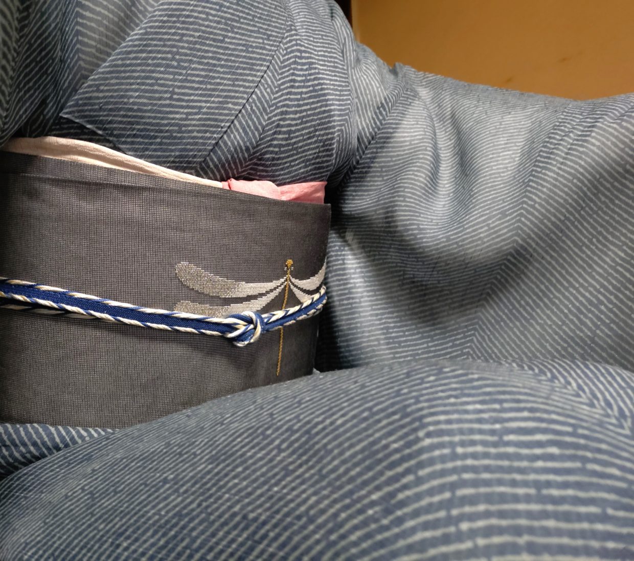 新紗紬　真糊　伊勢型小紋　小紋　杉綾　夏帯　手織り　すくい　蜻蛉　今小路 あま宮　葉月のキモノ