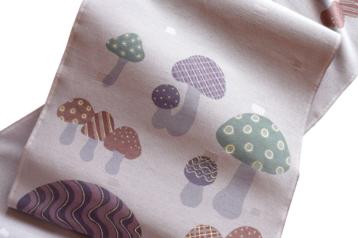 染帯　紬地銀通し　マス散らし　ロウケツ　きのこ　錆紫　今小路 あま宮　京都　呉服屋