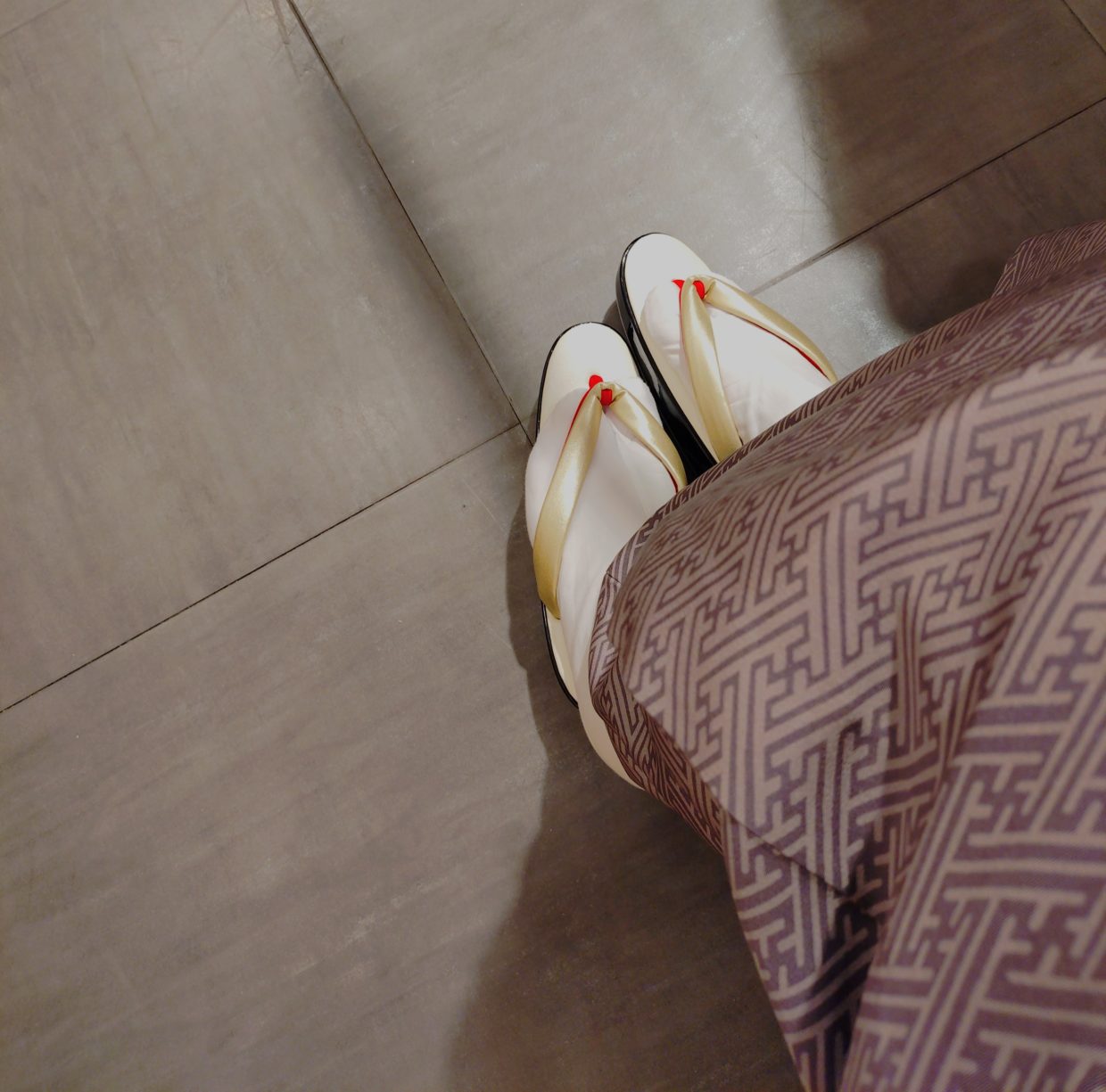 装履　祇園ない藤　金花緒　小紋　単衣　真糊　伊勢型小紋　ぼかし紗綾型　今小路 あま宮　長月のキモノ　店外催事のキモノ　キモノの足元