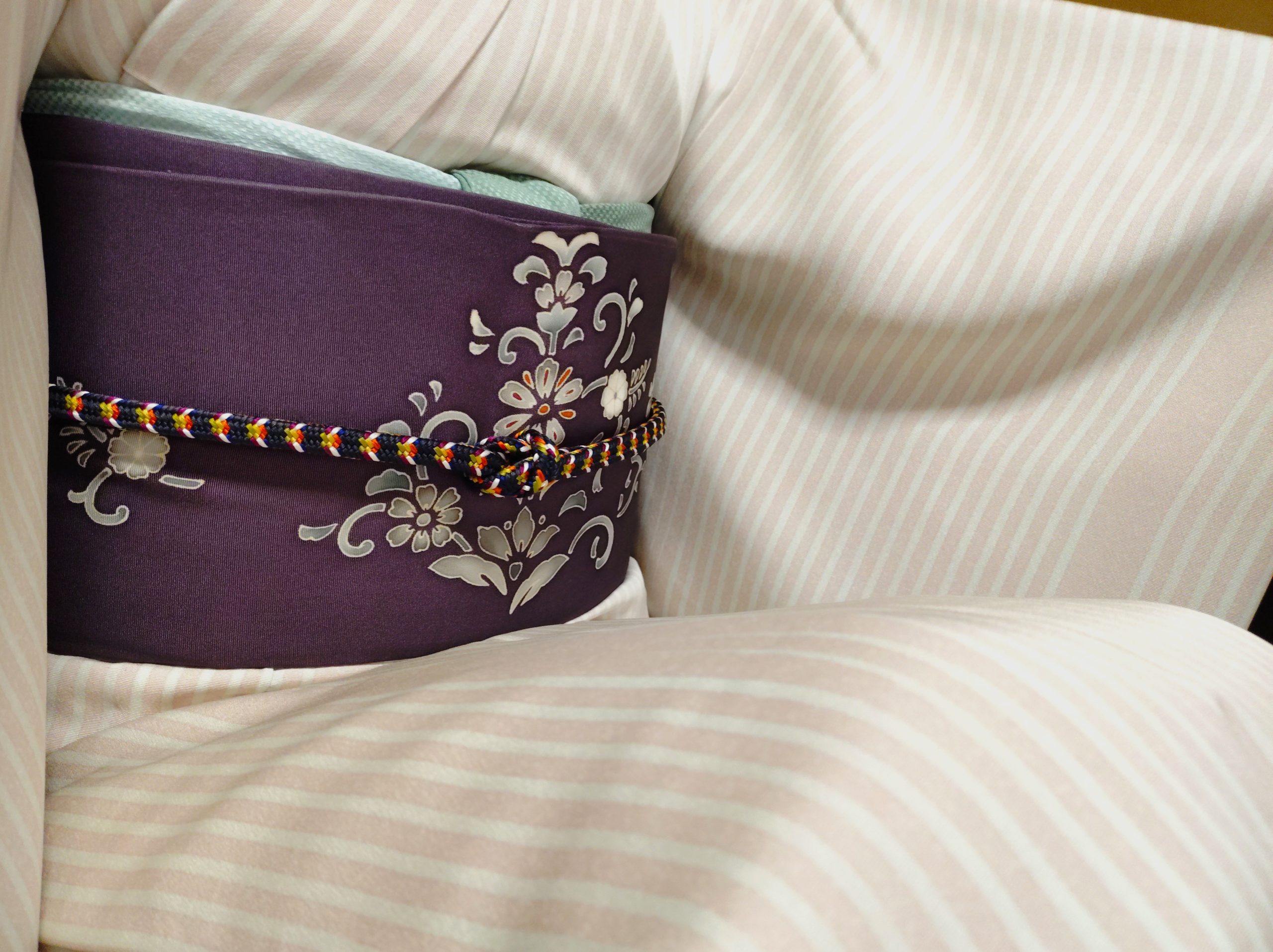 単衣 小紋 矢羽根縞 塩瀬の染帯 更紗 今小路 あま宮 神無月のキモノ