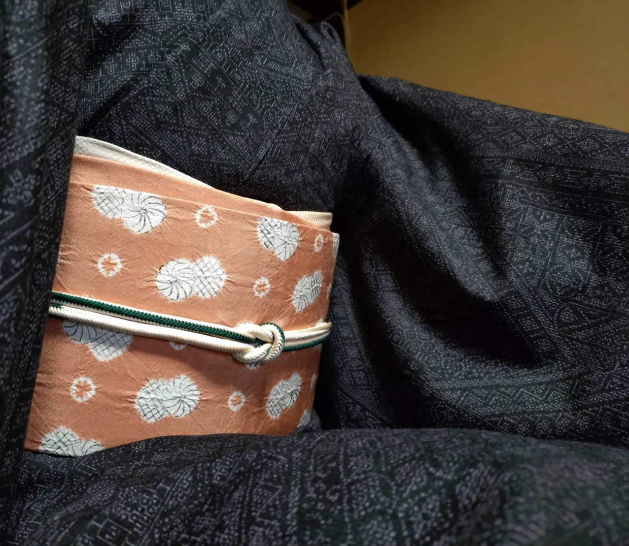 本場結城紬　地機　総絣　100亀甲細工　染の九寸名古屋帯　広瀬佐与子　絞り　今小路 あま宮　京都　師走のキモノ　室町パトロール