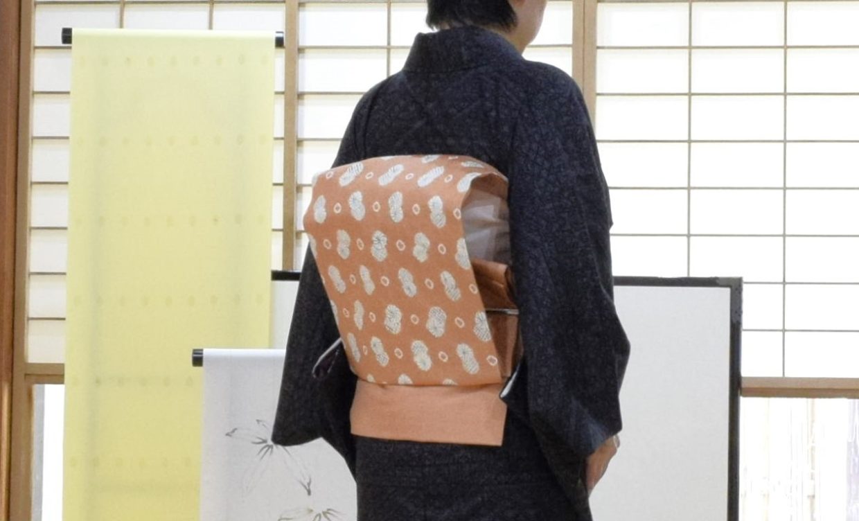 本場結城紬　地機　手織り　総絣　染の九寸名古屋帯　広瀬佐与子　絞りとカチン　今小路 あま宮　師走のキモノ